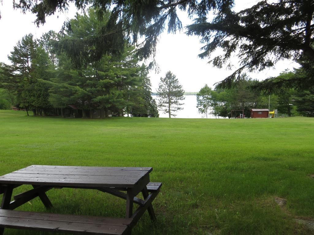 Bondi Village Cottage Resort Lake of Bays Extérieur photo
